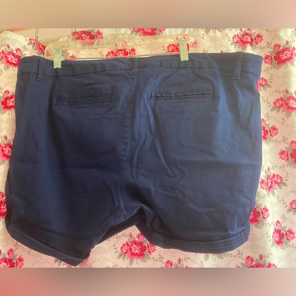 Torrid Sateen Shorts, Size 20 - Picture 2 of 3